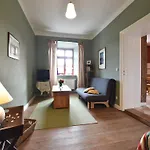 דירה Historic In With Garden *