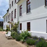 דירה Historic In With Garden *