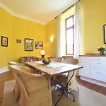 Historic In With Garden דירה *