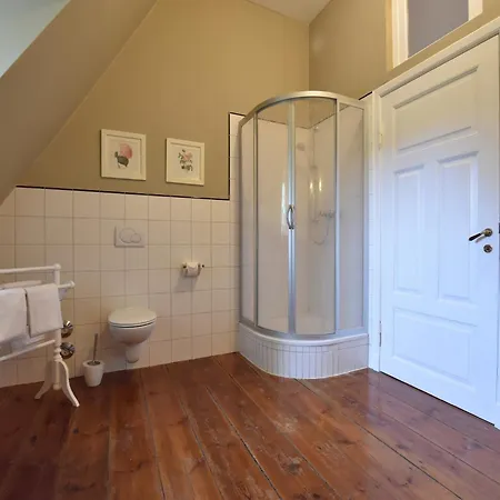 Historic In With Garden Daire
