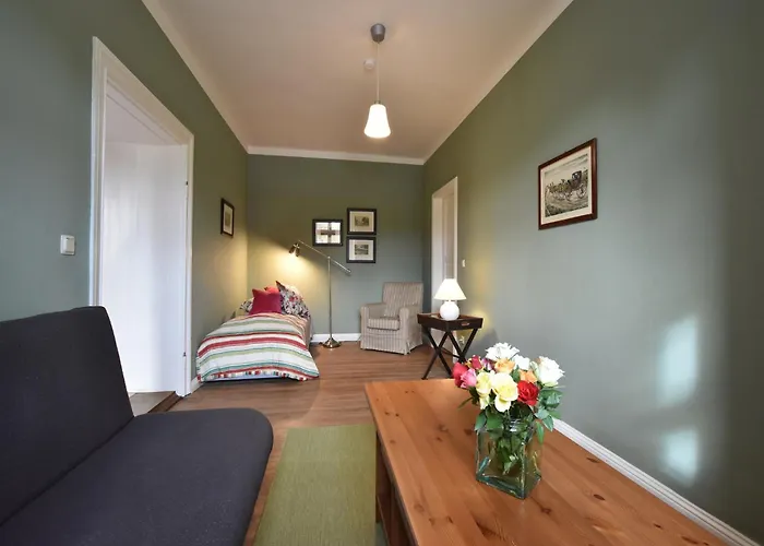 Historic In With Garden Apartment