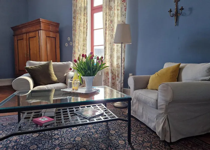 Historic In With Garden Apartment