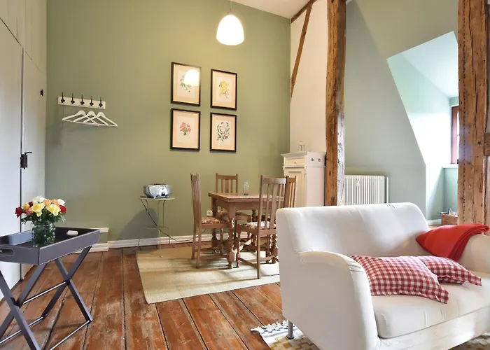 Historic In With Garden Apartment *